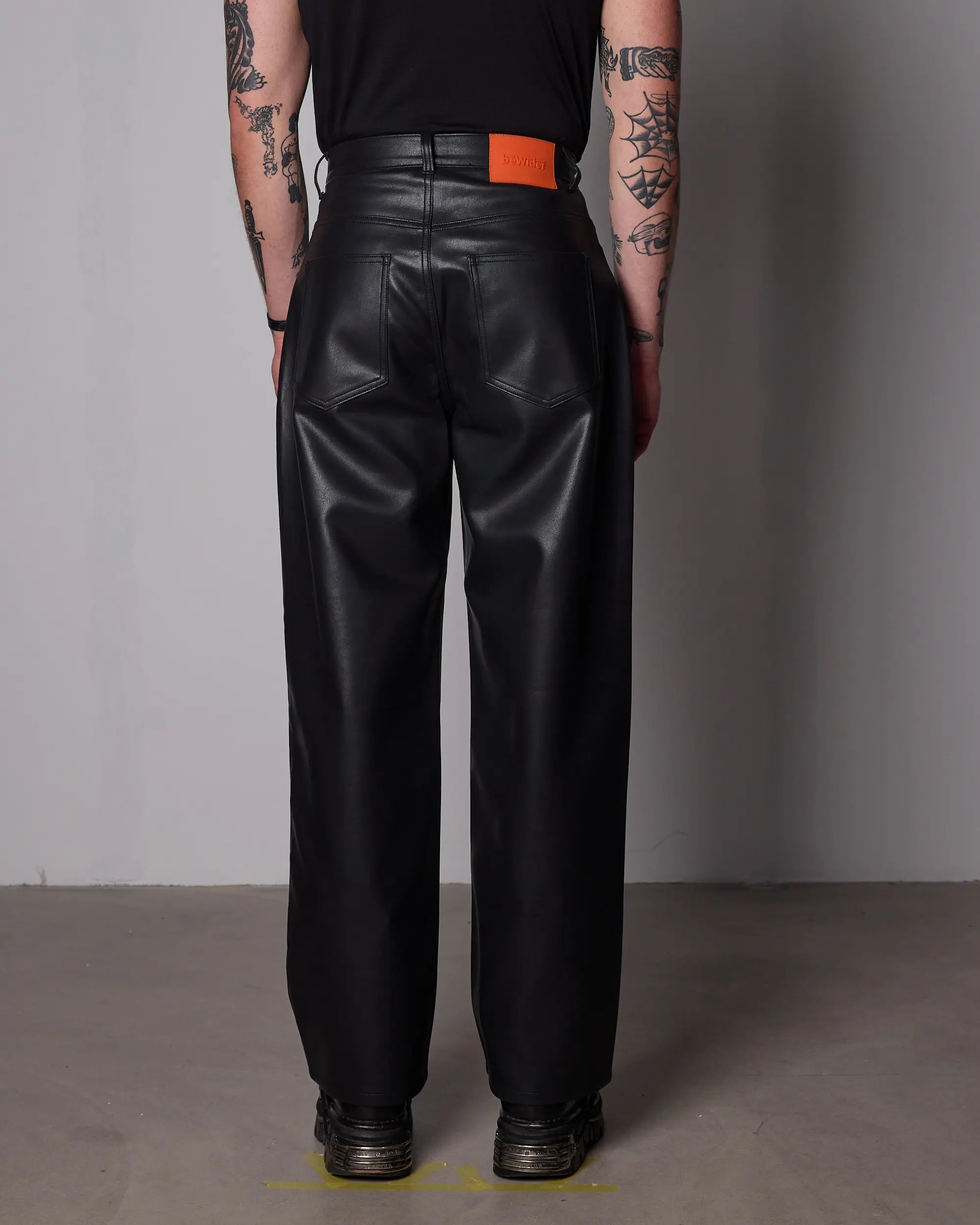 Super Loose Reg - Fake Leather