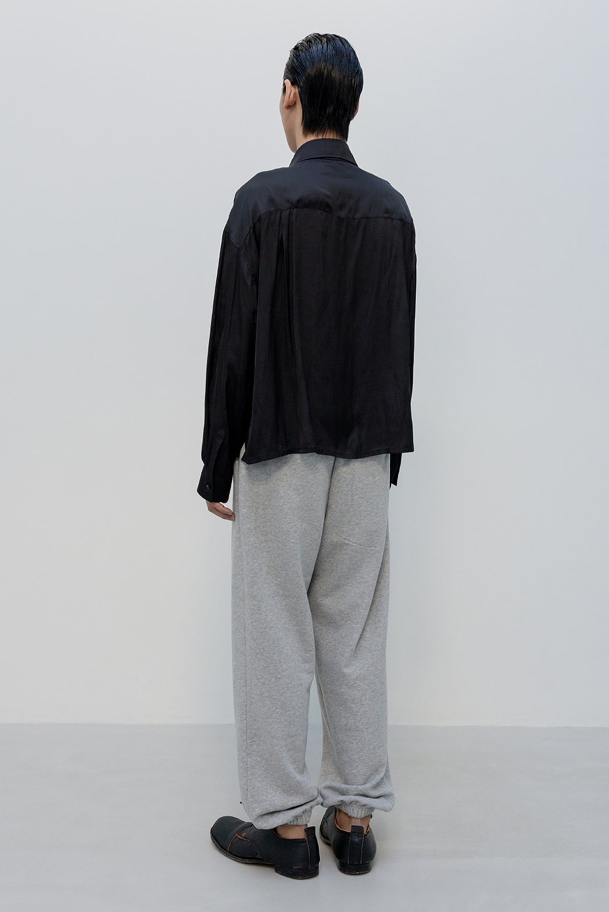 Silky Bead Pocket Crop Shirt - Black