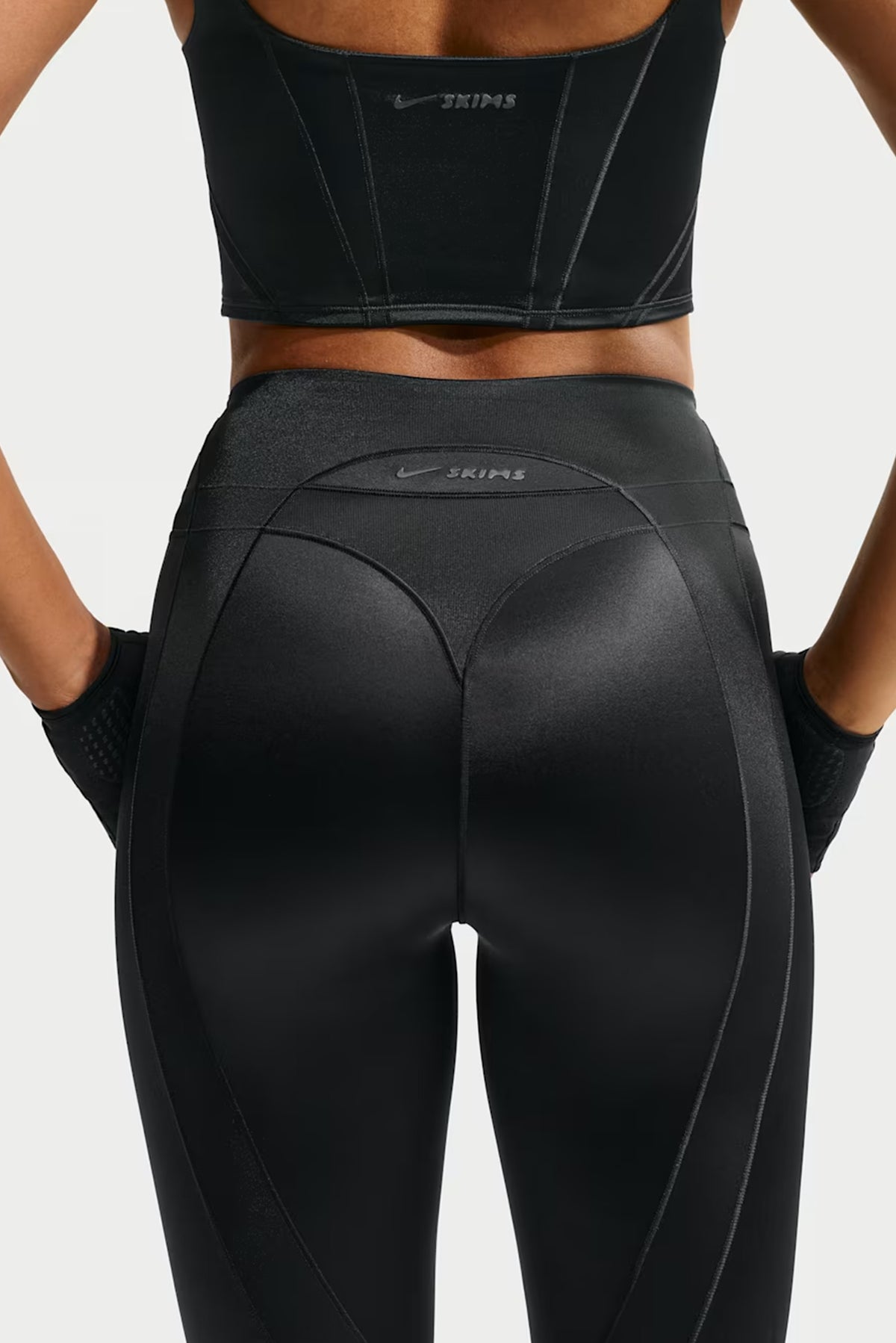 NikeSKIMS Satin Shine High-Waisted 26" Leggings - Obsidian