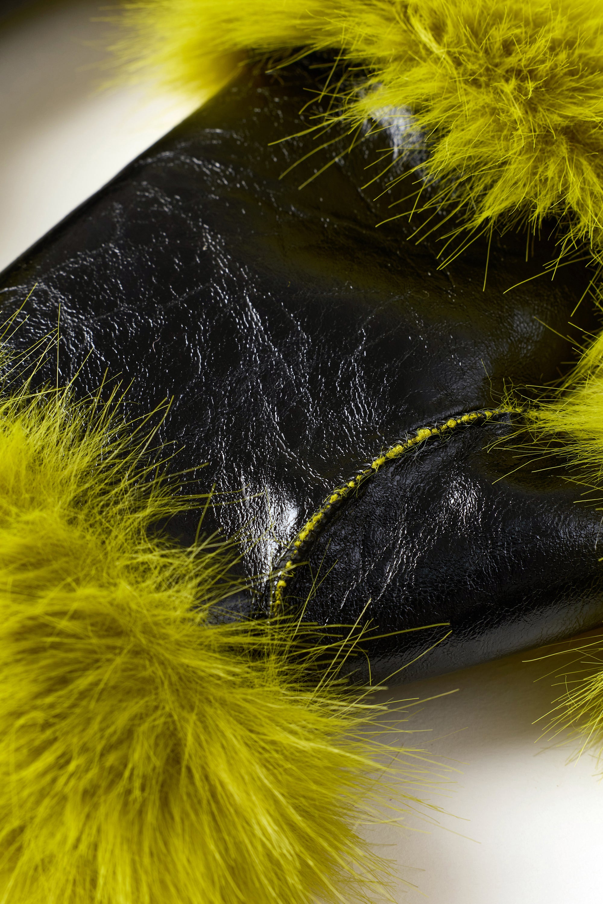 Sandy Glove - Black/Lime