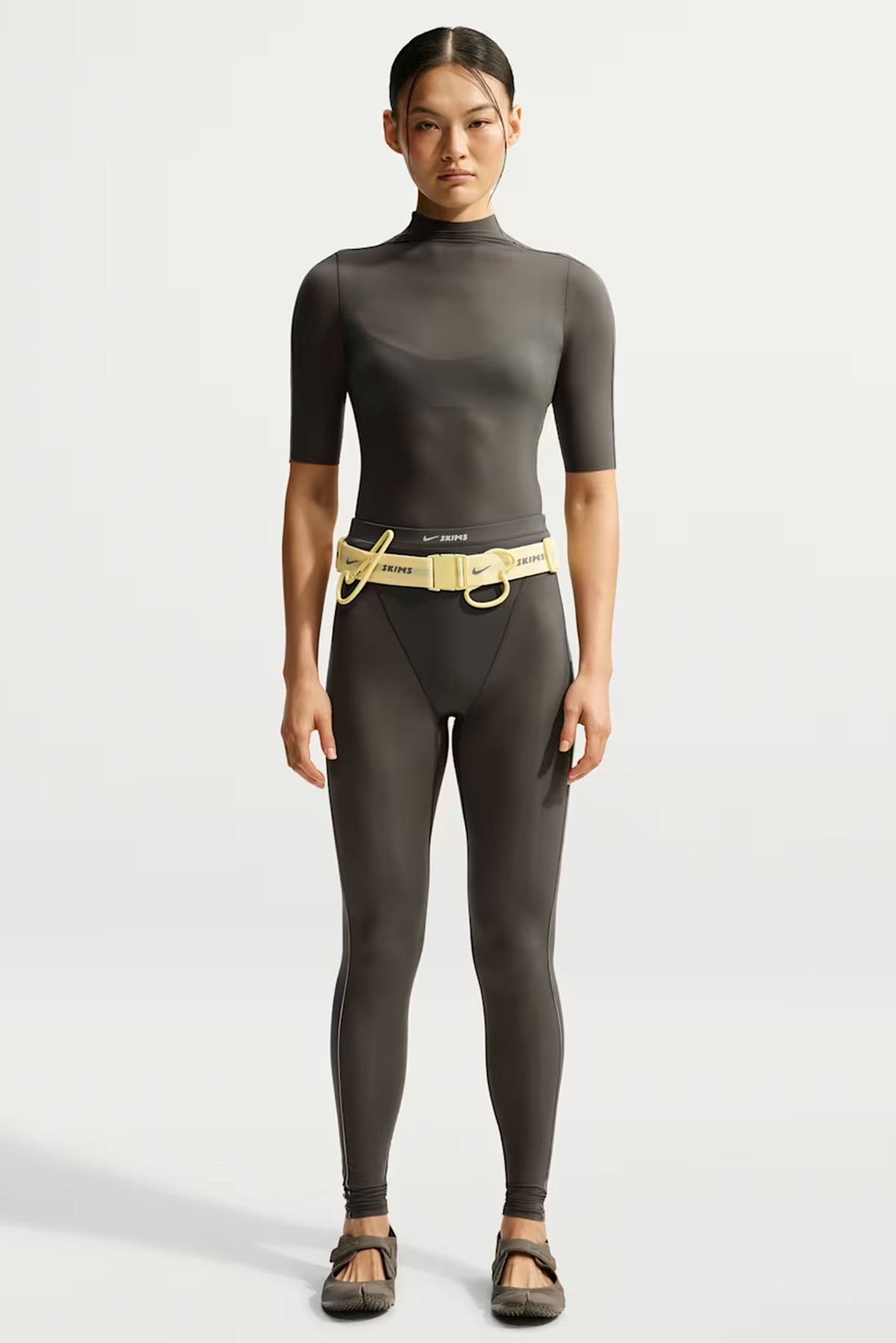 NikeSKIMS Weightless High-Waisted V-Panel Leggings - Boulder