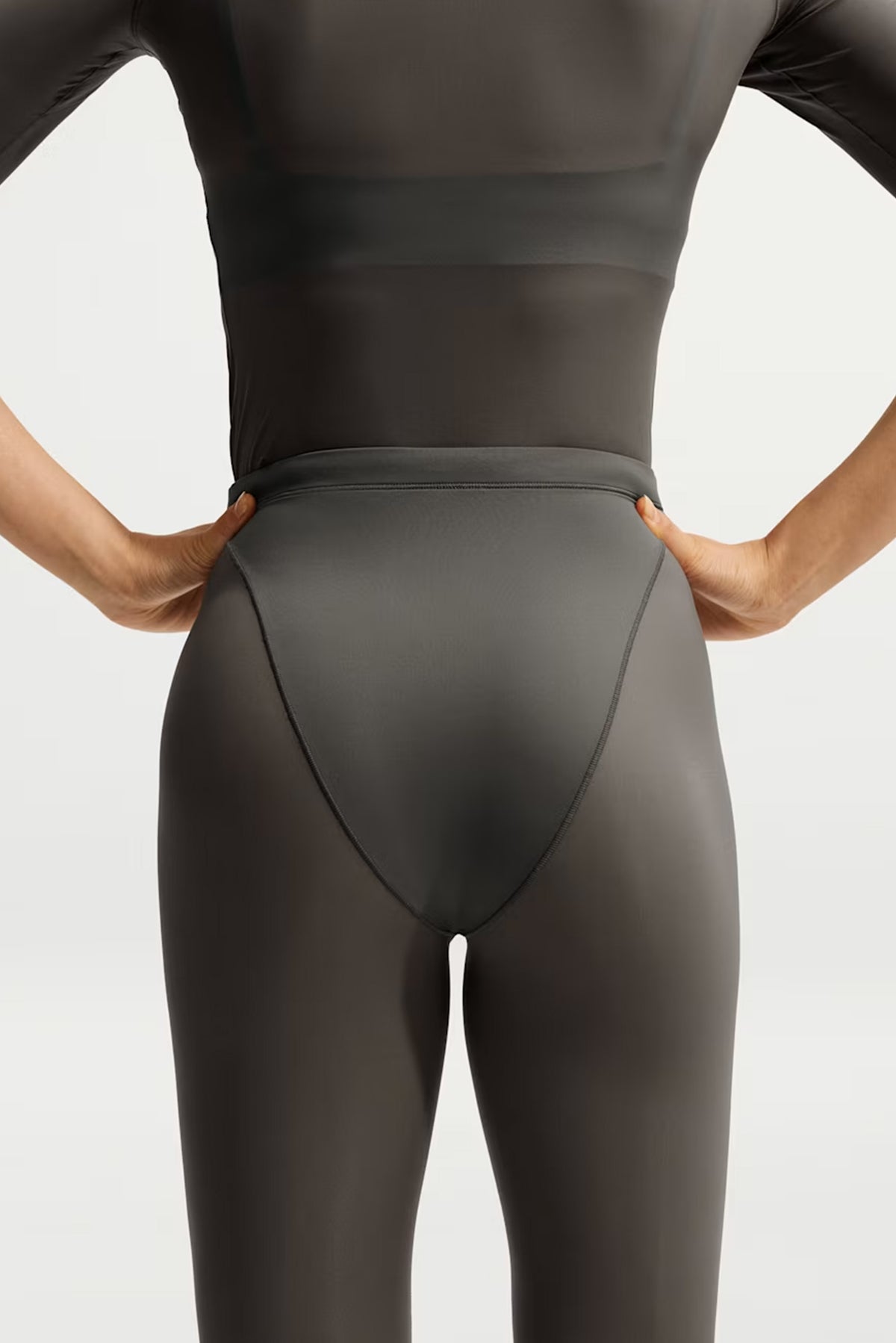 NikeSKIMS Weightless High-Waisted V-Panel Leggings - Boulder
