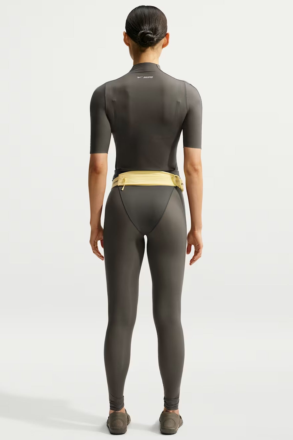 NikeSKIMS Weightless High-Waisted V-Panel Leggings - Boulder